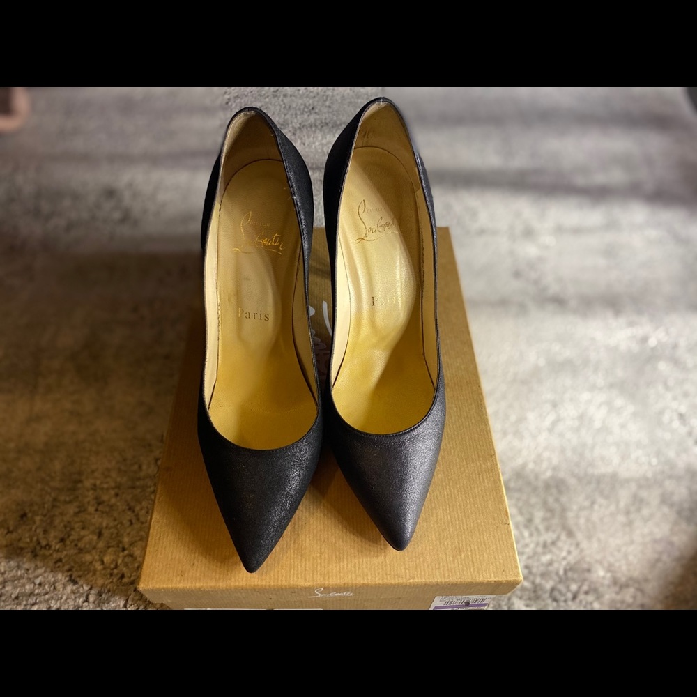 Christian Louboutin pump